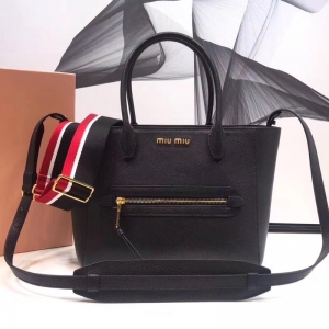 5BG137 MIUMIU�����¿������ ɽ��Ƥ �p���� �μ�б��� ��ɫ