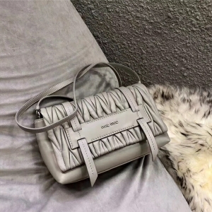 5BD076 MIUMIU���� �����¿� Grace Lux С��Ƥ �μ�б��� ��ɫ