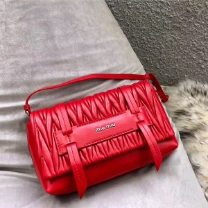 5BD076 MIUMIU���� �����¿� Grace Lux С��Ƥ �μ�б��� �tɫ