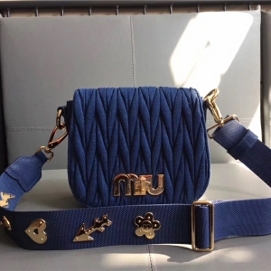 5BH085 MIUMIU���� ������Ʒ ţ�в� �D�i�_�� ���¼玧б��� �{ɫ