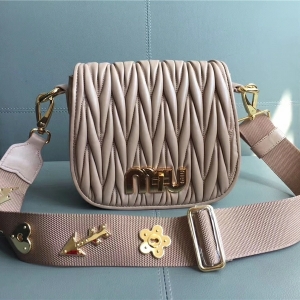 5BH085 MIUMIU���� ������Ʒ С��Ƥ �D�i�_�� ���¼玧б��� ��ɫ