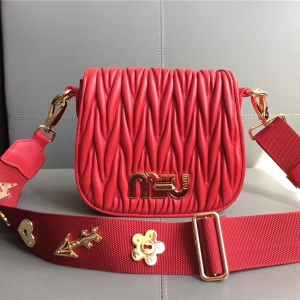 5BH085 MIUMIU���� ������Ʒ С��Ƥ �D�i�_�� ���¼玧б��� �tɫ