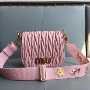 5BH085 MIUMIU���� ������Ʒ С��Ƥ �D�i�_�� ���¼玧б��� ��ɫ