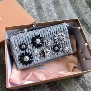 5BH097 MIUMIU �����¿� �M(j��n)��С��Ƥ �����@ʯ 朗l�� ��ɫ