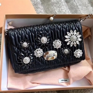 5BH097 MIUMIU �����¿� �M(j��n)��С��Ƥ �����@ʯ 朗l�� ��ɫ