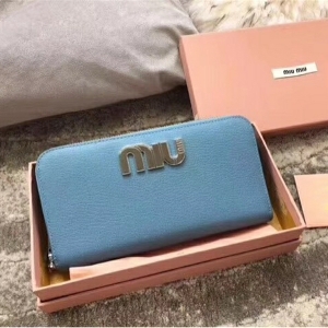 5ML506 MIUMIU �������� ɽ��Ƥ ��LOGO ����X�� �{ɫ