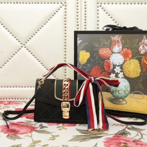 524405 GUCCI Sylvie�¿� �z�qƴƤ �����Y���� �μ�Ů�� ��ɫ