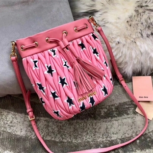 5BE014 MIUMIU���� �����¿� ����͹�y���� Ϳ�f ˮͰ�� ��ɫ