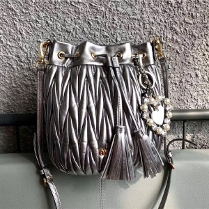 5BE014 MIUMIU���� �����¿� BUCKET BAG ��Ƥ�ް� Ͱ�ΰ� ��ɫ