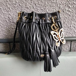 5BE014 MIUMIU���� �����¿� BUCKET BAG ��Ƥ�ް� Ͱ�ΰ� ��ɫ