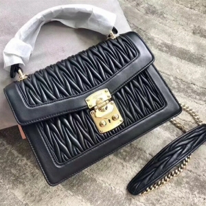 5BA094 MIUMIU���� �����¿� �Ứ���y ���w��Ƥ�ִ� ��ɫ