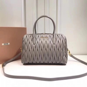 5BB033 MIUMIU���� �����¿� TOP HANDLE ܛ�������� ��ɫ