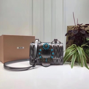 5BH609 MIUMIU���� �����¿� ��ʯᔴ��@�� ��Ƥ�Ứ͹�y б��� ��ɫ