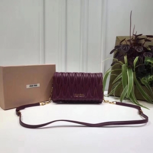 5BH017 MIUMIU���� �����¿� ��Ƥ�Ứ͹�y ���w���� �Ƽt