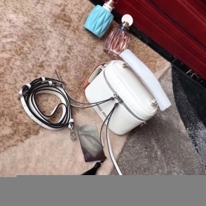 5BH123 MIUMIU���� �������¿� С̖ ɽ��Ƥ ����μ�� ��ɫ