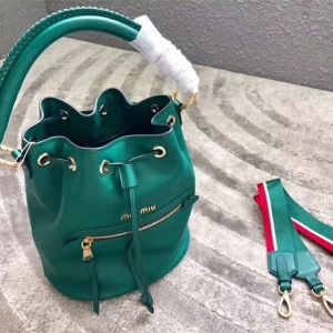 5BE027 MIUMIU���� �¿� ɽ��Ƥ ����Ƥ��玧 ���KˮͰ�� �Gɫ