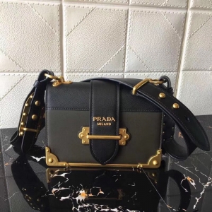 1BD045 Prada cahier ȫ�������� ʮ�ּyţƤ ���~�b� �ִ� ��ƴī�G