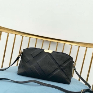 4066450 Burberry СţƤ ����Brit��y ���� �ְ�б��� ��ɫ