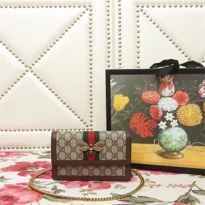 476079 CucciŮ�� ���Y���� Queen Margaretϵ�� ������ִ� ��ɫ߅