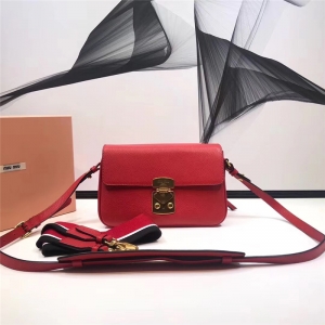 5BD113 MiuMiuŮ�� �����ִ� ���w�i�� �M��ɽ��Ƥ��� �tɫ