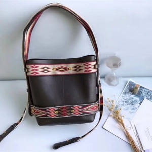 Dior OdeoŮ�� 2019�¿� СţƤ �����ׁ��L �ϊW���Ұ� ���CˮͰ�� ��ɫ