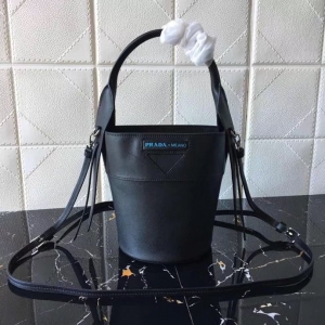 1BE015 Prada OuvertureŮ�� ܛţƤ �����_����� PradaƤ��ˮͰ�� ��ɫ