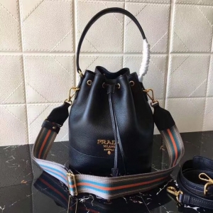 1BE018 PradaŮ�� СţƤ¹Ƥ�y �����_����� ���KˮͰ�� Prada��� ��ɫ