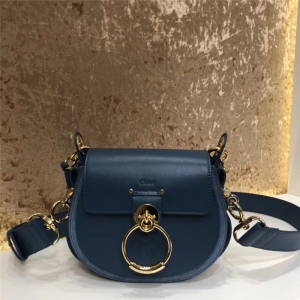 Chloe ������ ChloeС�i�� Tess�ִ� СţƤ��Ƥ ChloeŮ�� �{ɫ