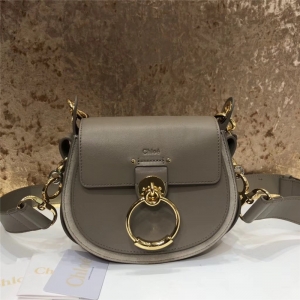 Chloe ������ ChloeС�i�� Tess�ִ� СţƤ��Ƥ ChloeŮ�� ��ɫ