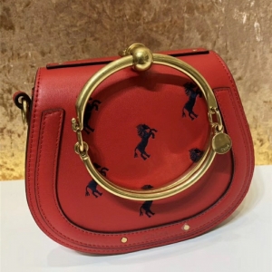 Chloe Nile IT�� �M��ţƤ С̖ С�R���C�D�� ���Cʽ���� �������ִ� �tɫ