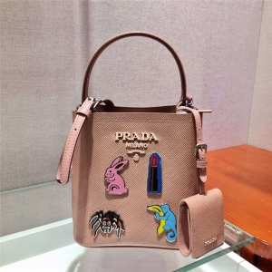 1BA217 PradaŮ�� Prada Panier �m�������N�� SaffianoƤ�� Prada�ִ� ź��