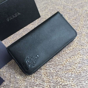 2ML317 Prada�����_ ��ʮ�ּyţƤ �´���ؔͯ�ְ� Prada�L���X�A ��ɫ