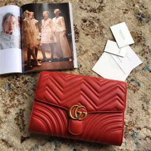 498079 GucciŮ�� GG Marmontϵ�� СţƤ �W�p���˼y Gucci���ð� �tɫ