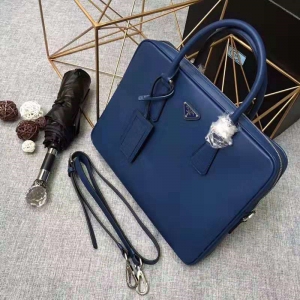 Prada�а� ʮ�ּyţƤ ���� ��ʿ���İ� �����_�а� Prada����� ���{ɫ