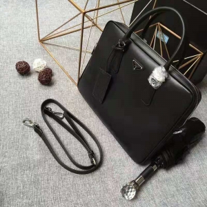 Prada�а� ʮ�ּyţƤ ���� ��ʿ���İ� �����_�а� Prada����� ��ɫ