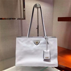 1BG122 PradaŮ�� �����_�ִ� ���ǻ՘� ˤ�yţƤ�ִ� Prada��� ��ɫ