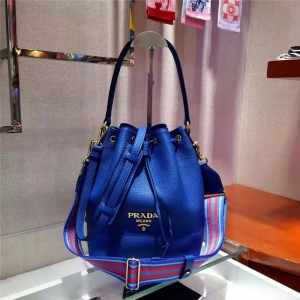 1BE018 PradaŮ�� СţƤ¹Ƥ�y �����_����� ���KˮͰ�� Prada��� �{ɫ