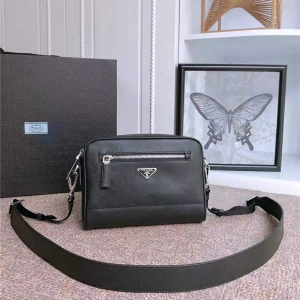 2VH063 Prada�μ�� SaffianoƤ�� Prada�๦���а� ��ɫ