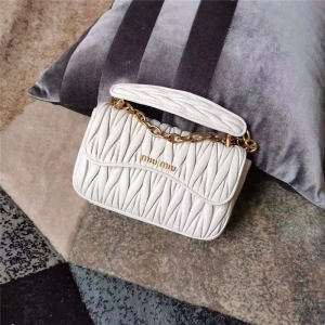 5BD140 MiuMiu���� MatelasseС��Ƥ �ް����y ���w朗l�� ��ɫ