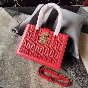 5BA126 MiuMiu�����¿� С��Ƥ ���w�i�� ��������б��� �tɫ