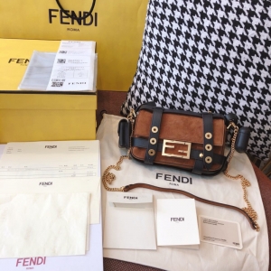 8BR778 FENDI�ҵ� ��ɫ��ƤС̖��ɫƤ�ｉ���μ�� Fendi������