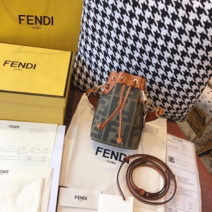 8BS010 Fendi Mon TresorС̖ˮͰ�ִ� FendiŮ�� �ҵ�����ˮͰ�� ��ɫ