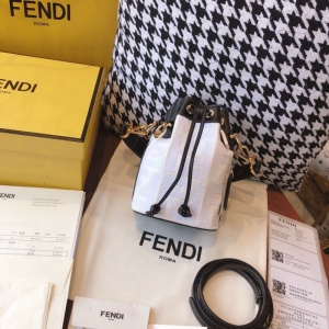 8BS010 Fendi Mon TresorС̖ˮͰ�ִ� �ҵ�����ˮͰ�� ��ɫ