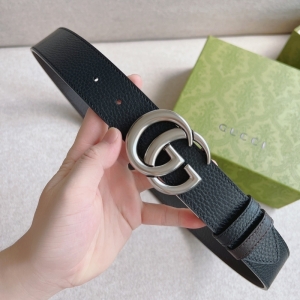 627055 Gucci �pG�����p������ GG Marmontϵ�к�ɫ��ʿƤ�� �y��