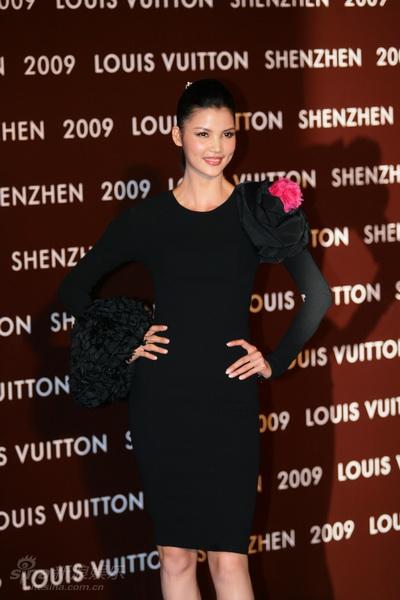 LV中國最大旗艦店耀眼亮相萬象城 點擊在新窗口中查看該圖片