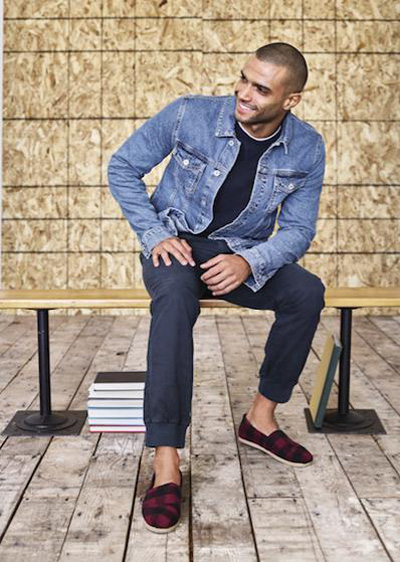 TOMS�A���Ƴ�Ӣ���L(f��ng)��ϵ��Ь��