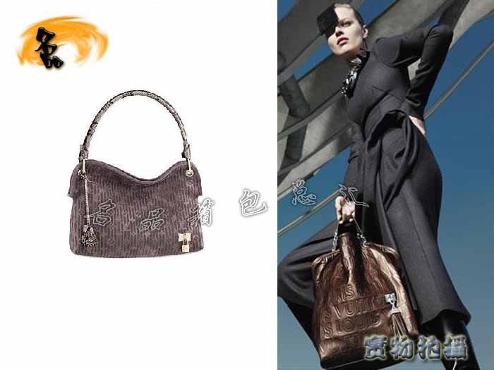 M95812 LV單肩包 LV新款磨砂皮女包 LV漆皮包 LV經(jīng)典老花 LV最新款