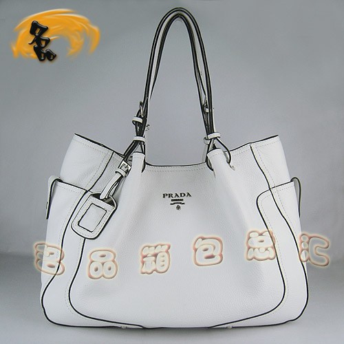 1811 Prada最新款 Prada時尚女包 Prada女士手提包 Prada經(jīng)典款單肩包