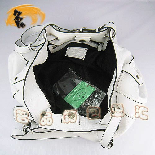 1811 Prada最新款 Prada時尚女包 Prada女士手提包 Prada經(jīng)典款單肩包