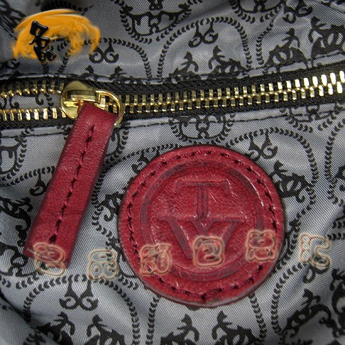 1815 ����Ʒ�| ���R˹�μ�� THOMAS WYLDE �������t�^��ᔕr��Ůʿб���